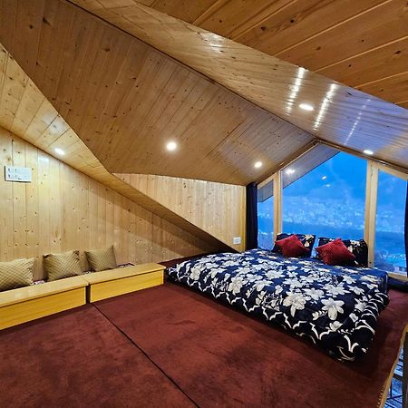 The Pineapple Home Manāli Eksteriør bilde