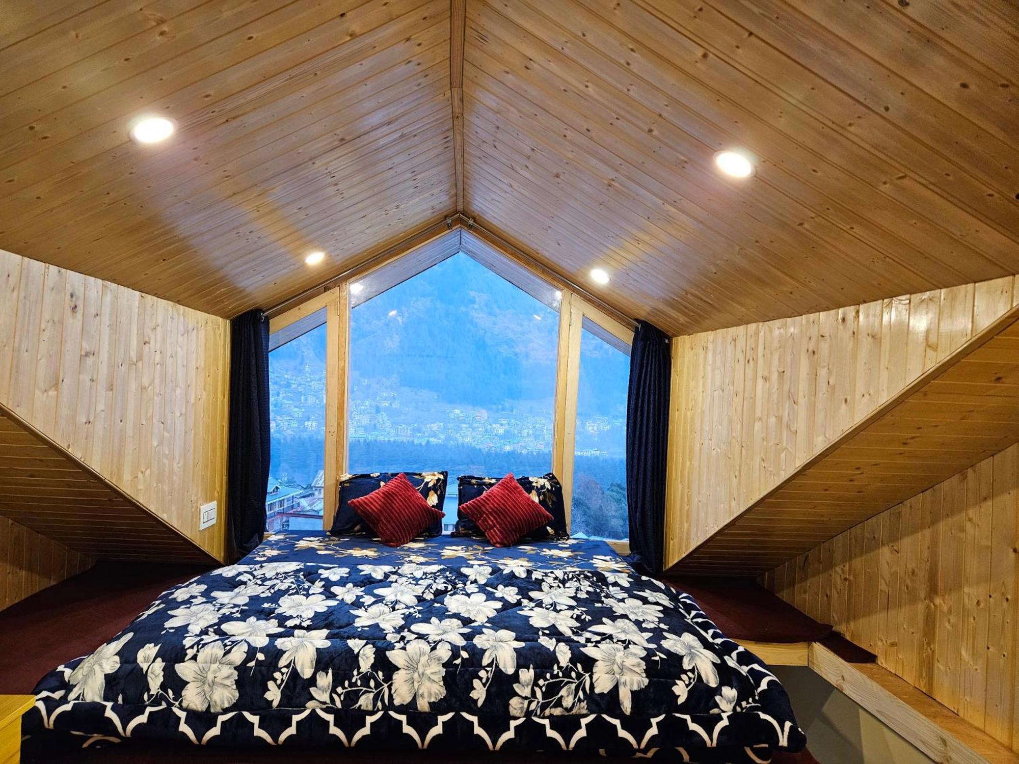 The Pineapple Home Manāli Eksteriør bilde