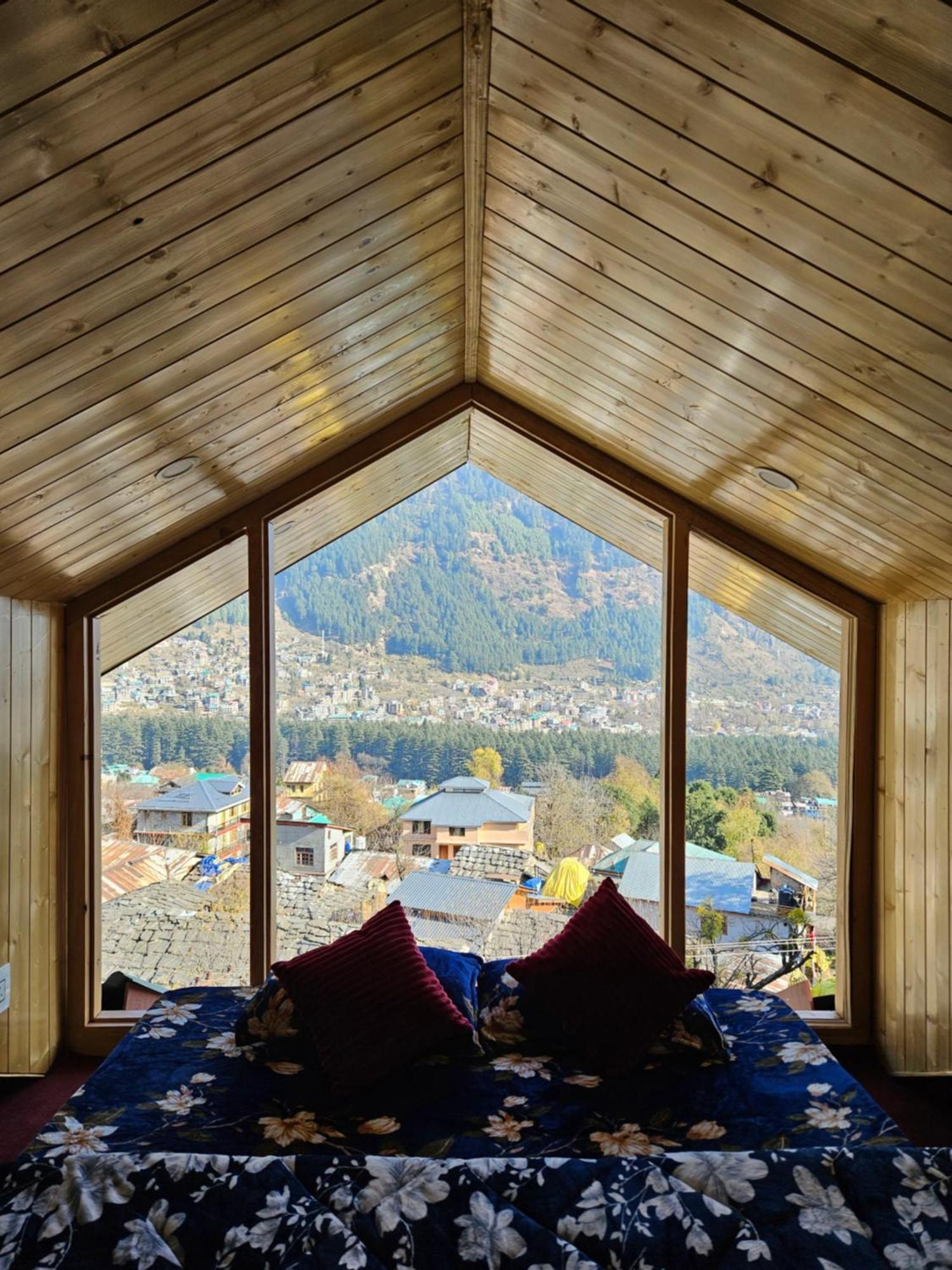 The Pineapple Home Manāli Eksteriør bilde