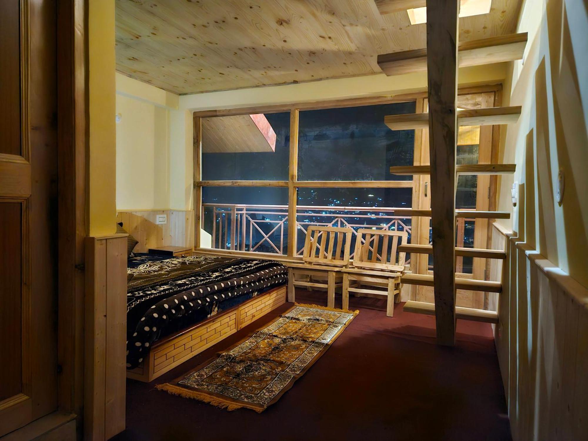 The Pineapple Home Manāli Eksteriør bilde