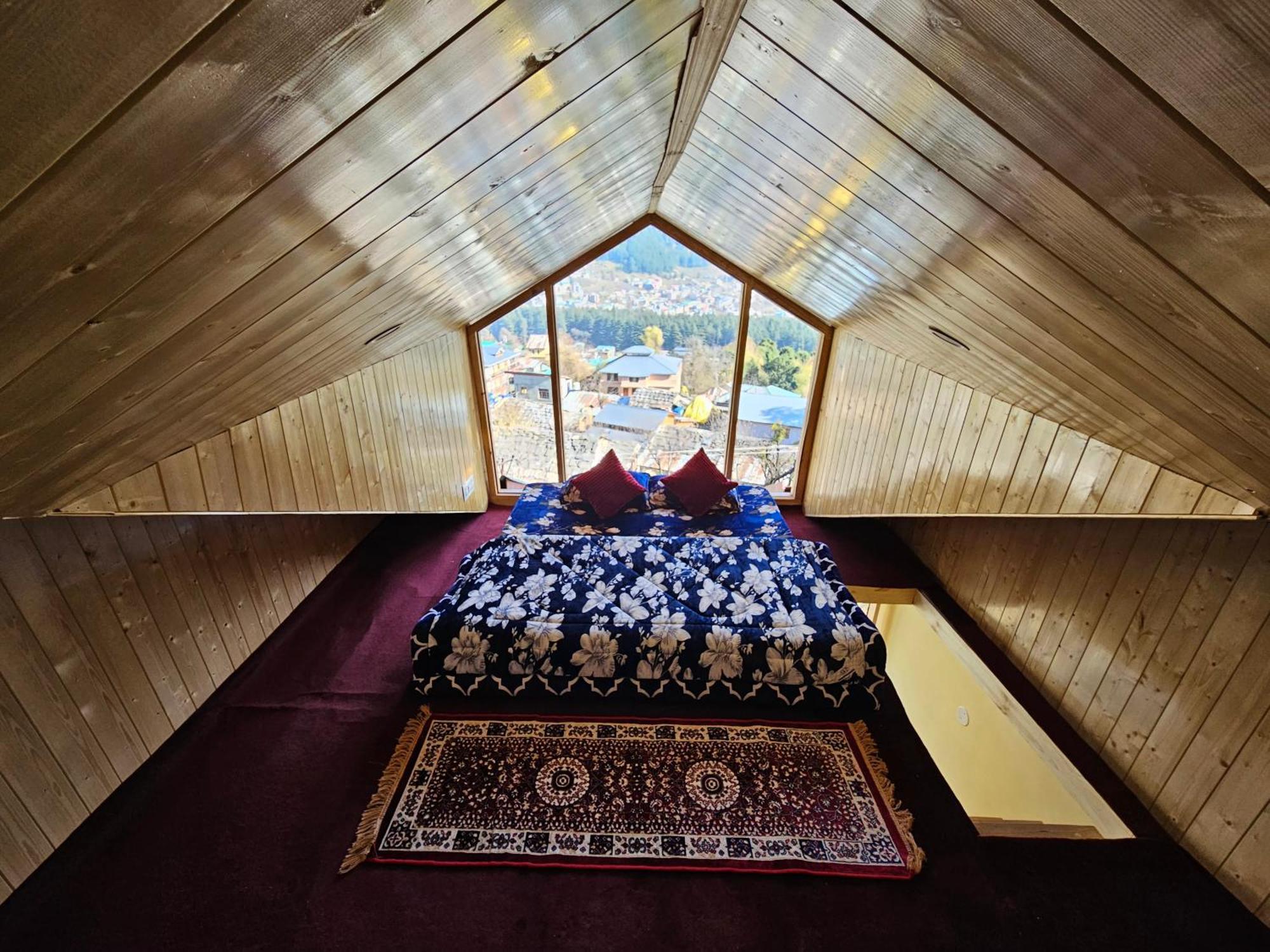 The Pineapple Home Manāli Eksteriør bilde